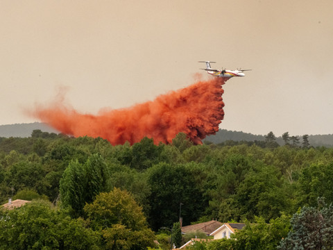 Reprises de feu en France, nouvelles évacuations près de Madrid
