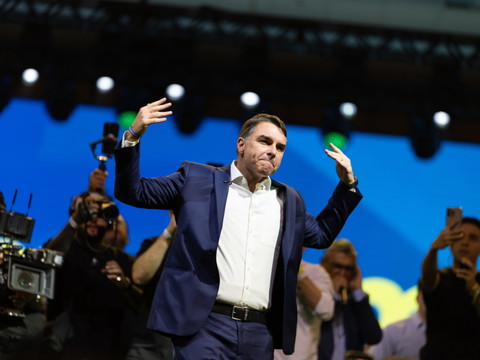 Brésil: Flavio Bolsonaro investi candidat pour la présidentielle