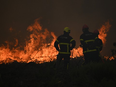 Mégafeu en France: stabilisé mais avec 14 reprises de feu