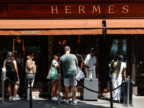 Hermès: bénéfice net stable au 1er semestre