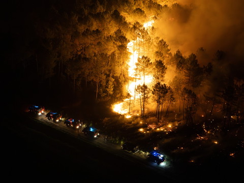 Le mégafeu de Gironde attisé par la chaleur