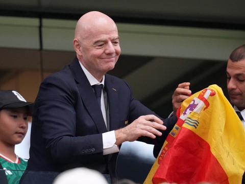 L'UEFA menace à 