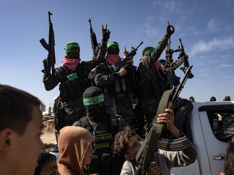 Trêve à Gaza: le Hamas consent à un accord sur le désarmement