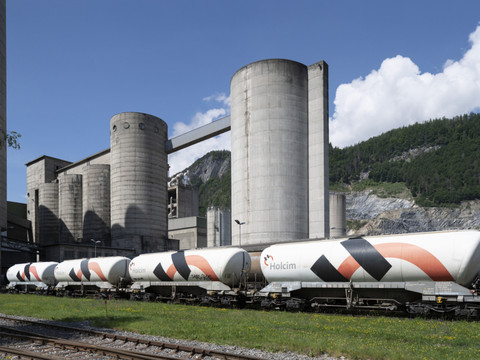 Holcim relève ses ambitions après six mois