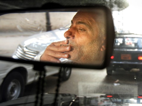France: un fumeur sur six jette son mégot par la fenêtre en voiture