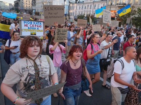 Manif à Kiev pour demander le retour de l'ex-ministre de la Défense