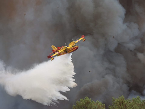 Incendies: situation précaire dans le Var, feu 