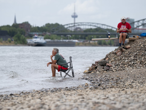 Sécheresse: le Rhin à un nouveau plus bas historique à Cologne