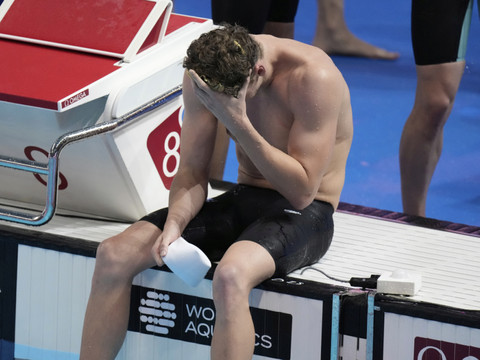 Léon Marchand incertain pour le 400 m 4 nages