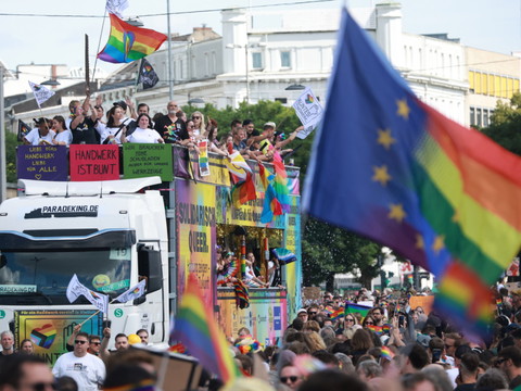 Environ 300'000 personnes à la marche des fiertés de Hambourg