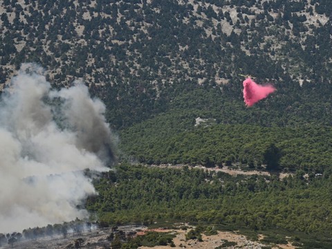 Grèce: deux morts dans une collision d'hélicoptères qui combattaient un incendie