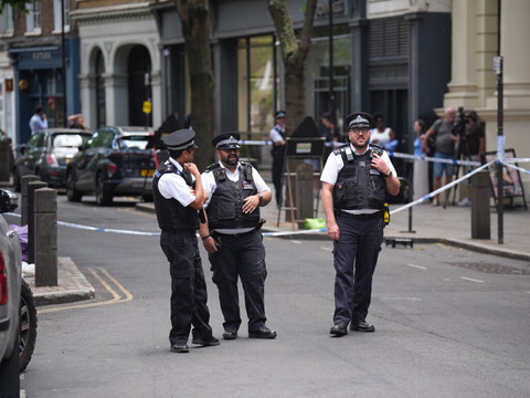 Londres: quatre hommes poignardés, une femme arrêtée