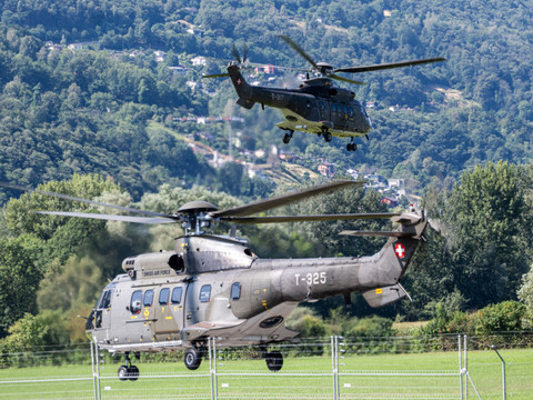 Les Super Puma suisses de retour de Corse
