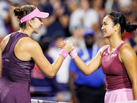 Bencic écarte facilement Eala et file en quart
