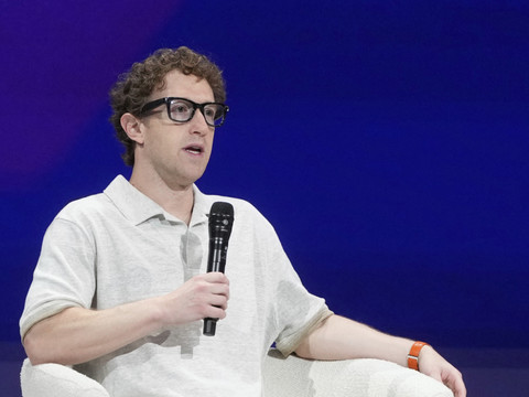 Mark Zuckerberg veut convaincre des bienfaits de l'IA