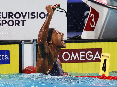 L'Italienne Sara Curtis bat le record du monde du 50 m dos
