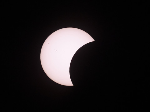 L'éclipse a terminé son passage au-dessus de la Suisse