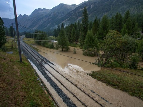 Un glissement de terrain interrompt la ligne de l'Albula (GR)