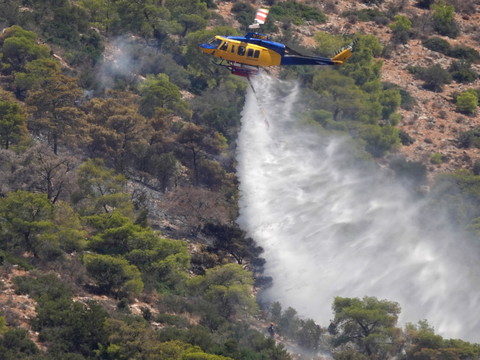 Grèce: forts vents, risque extrême d'incendie, navigation interdite