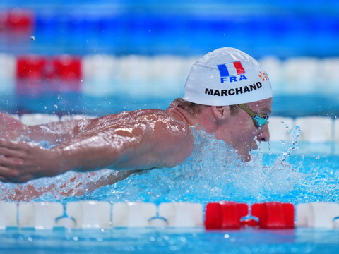 CE: Léon Marchand se pare d'or sur 200 m papillon