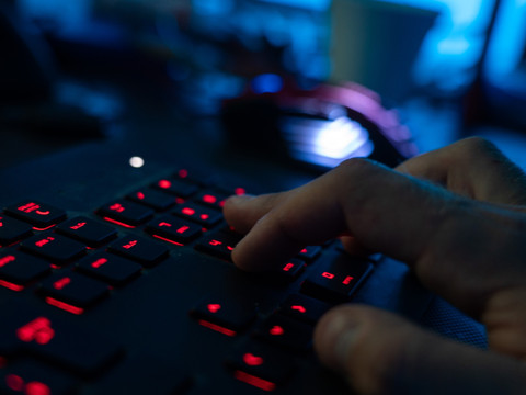 Cyberattaque contre Stadler Rail: le hacker présumé jugé à Zurich
