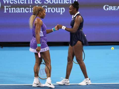 Les soeurs Williams réunies en double à Cincinnati