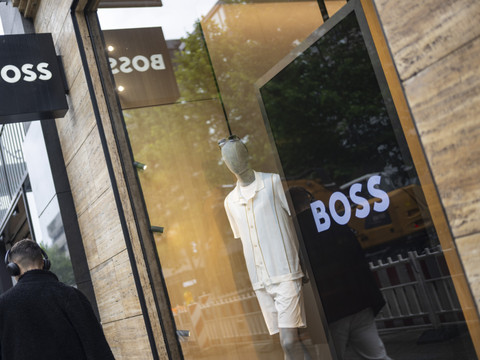 Frasers détient désormais près de la moitié du capital d'Hugo Boss