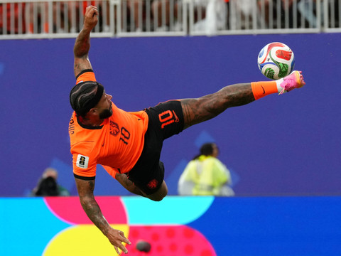 Les Corinthians prolongent finalement Memphis Depay