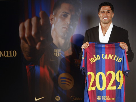 Le Barça recrute Joao Cancelo jusqu'en 2029
