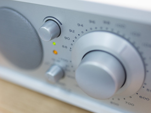 L'OFCOM attribue des concessions FM sans enchères