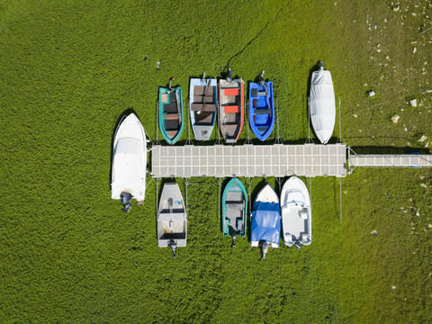 A sec, le lac des Brenets (NE) inquiète et fascine à la fois