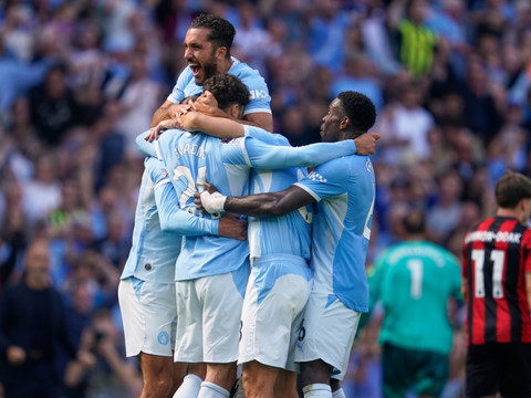 Man City s'en sort, Liverpool arrache le nul, Aston Villa balayé