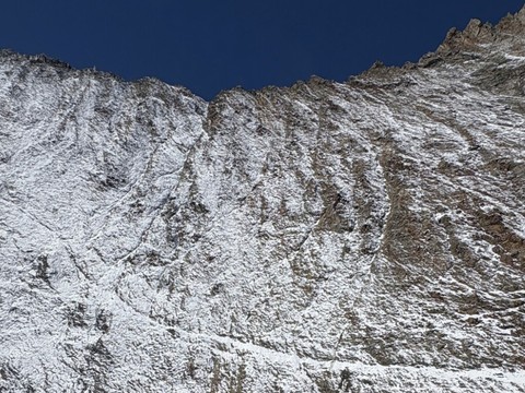 Un alpiniste chute mortellement au-dessus de Saas-Fee