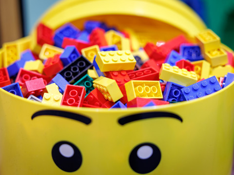 Lego: bond du bénéfice net de 32% au 1er semestre
