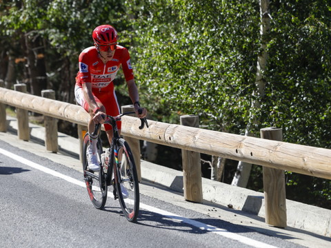 Tadej Pogacar assomme la Vuelta en Andorre