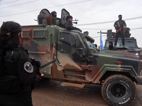 Syrie: le chef des forces kurdes annonce leur dissolution