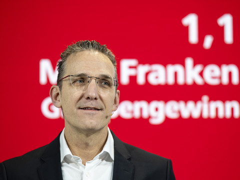 Raiffeisen progresse au 1er semestre, mais se serre la ceinture