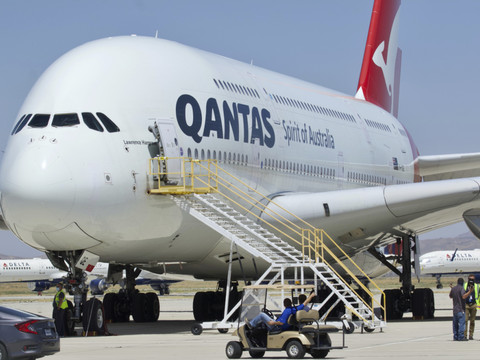 Le bénéfice net de Qantas chute de près de 20%