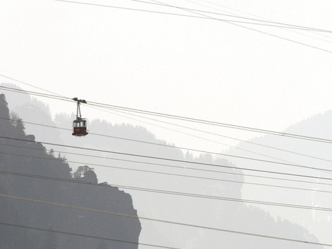 Une télécabine heurte une grue à l'Alpe d'Huez: 23 blessés