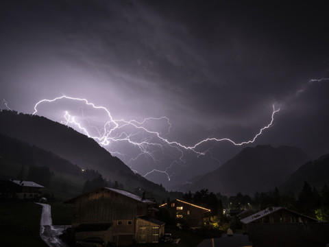 MétéoSuisse utilise l'IA pour des alertes d'orages plus précises