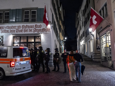 Des militants occupent le Lindenhof à Zurich