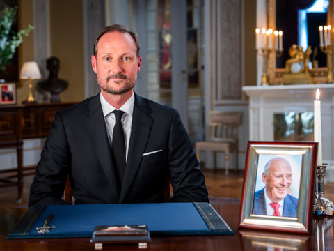 La Norvège, en deuil, entre dans une nouvelle ère sous Haakon VIII