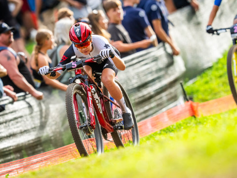 Sina Frei vise le titre mondial en cross-country