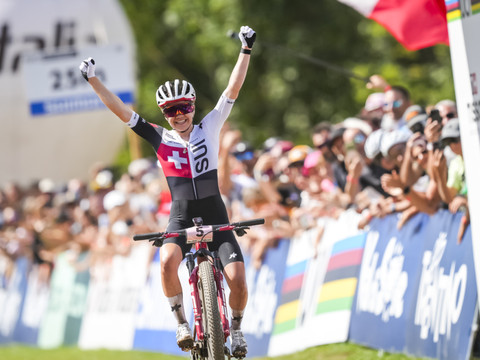 Sina Frei sacrée en cross-country, Nicole Koller 3e