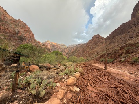Crue dans le Grand Canyon: plus de 20 personnes recherchées