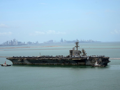 Le porte-avions américain Abraham Lincoln en Thaïlande