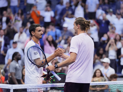 Zverev s'en sort en cinq sets au 1er tour de l'US Open