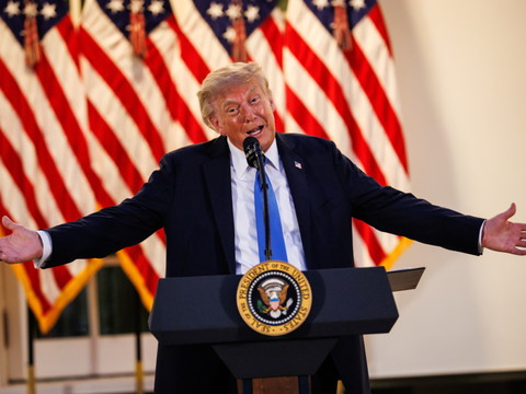 Vote par correspondance: Trump redemande de le restreindre