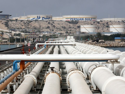 Des médias iraniens font état d'explosions vers de l'île de Kharg