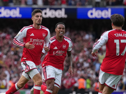 Arsenal s'impose en champion contre Chelsea